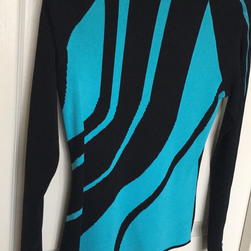 NWT Cyrus Sweater with geometric design - Picture 2 of 8